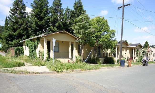 824-836 Richardson St in Martinez, CA - Foto de edificio - Building Photo