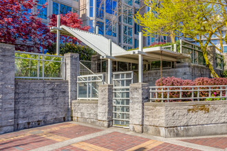 Governor's Villas I in Vancouver, BC - Building Photo - Building Photo