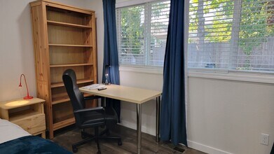 8029 240th St SW in Edmonds, WA - Building Photo - Building Photo