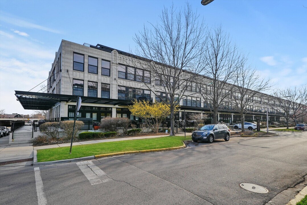 1001 W 15th St in Chicago, IL - Building Photo