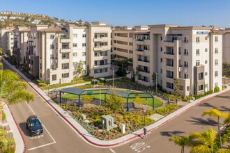 Casa Mira View Apartments in San Diego, CA - Foto de edificio - Building Photo