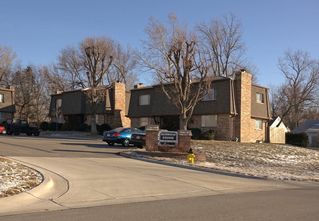 Glenwood Square in Overland Park, KS - Building Photo