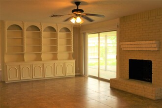 2126 Winged Foot Dr in Missouri City, TX - Foto de edificio - Building Photo