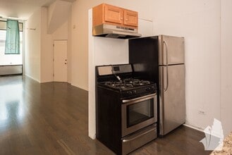 2047 N Hoyne Ave, Unit GS in Chicago, IL - Building Photo - Building Photo