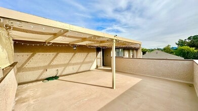 328 Ivy Terrace in Fallbrook, CA - Building Photo - Building Photo