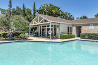 Briar Green Condominiums in Houston, TX - Foto de edificio - Building Photo