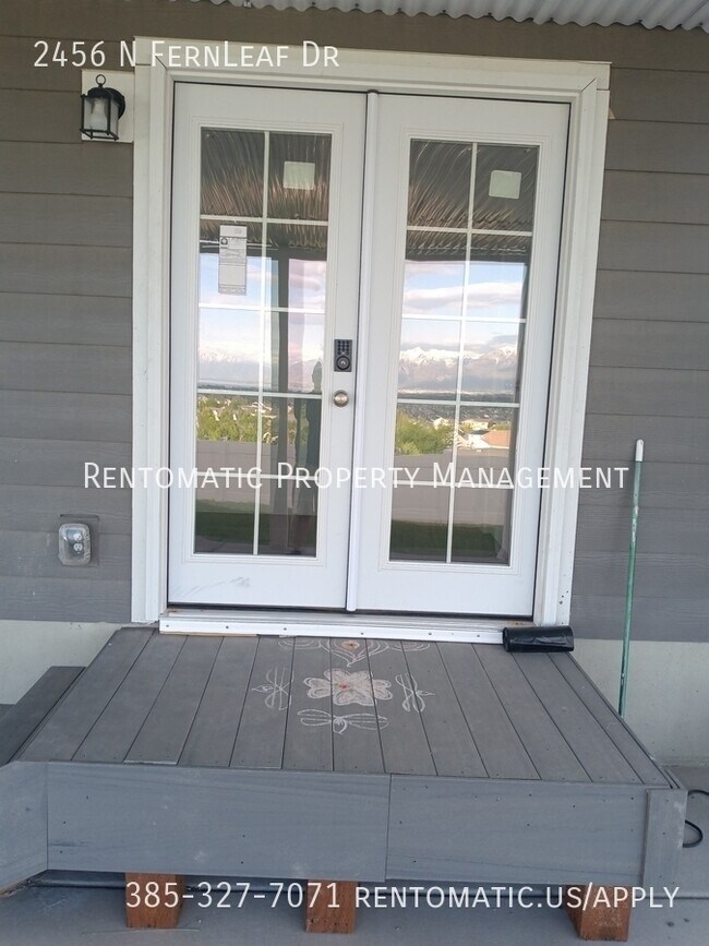 property at 2456 N Fernleaf Dr