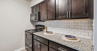 Westpointe Apartments in Urbandale, IA - Building Photo