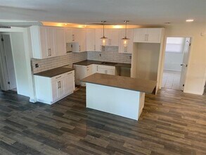 13750 Antigua Dr in Seminole, FL - Building Photo - Building Photo