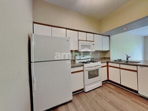 1418 Grandview Ct in Algonquin, IL - Building Photo - Building Photo