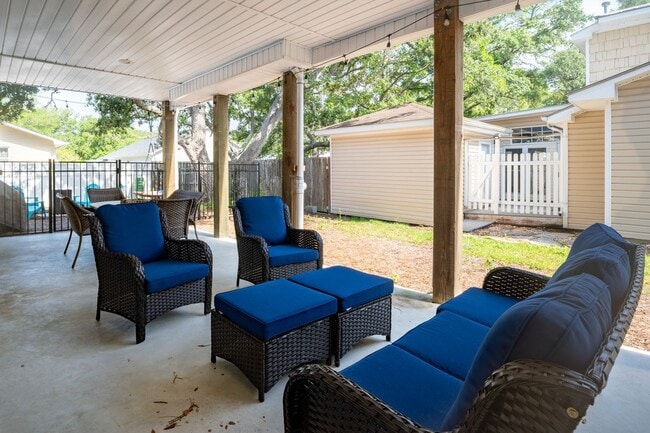 135 NW 9th St in Oak Island, NC - Building Photo - Building Photo
