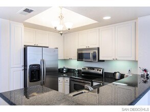 9263 Regents Rd in San Diego, CA - Building Photo - Building Photo