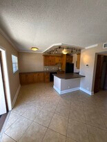 305 E Ocean Ave in Boynton Beach, FL - Building Photo