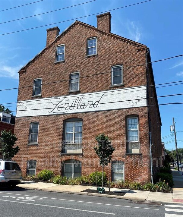 402 W Frederick St in Lancaster, PA - Building Photo