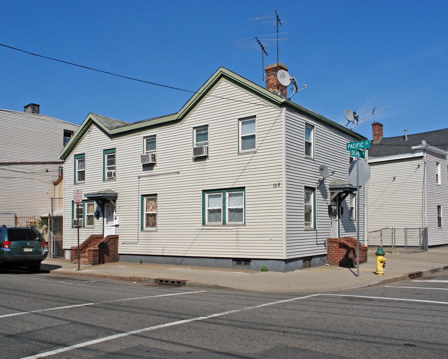 150 Pacific St in Newark, NJ - Building Photo