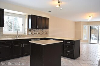 5841 Ruby Dr in Troy, MI - Building Photo - Building Photo