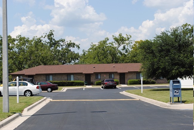 Forest Park Apartments in Lake Butler, FL - Foto de edificio - Building Photo