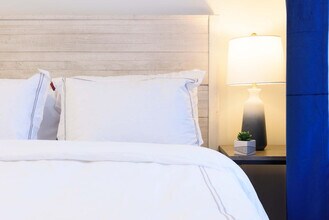 240e E 75th St in New York, NY - Foto de edificio - Building Photo