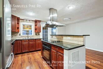 4518 Samuels Pine Rd in Chantilly, VA - Building Photo - Building Photo