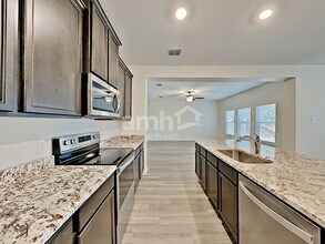 7938 Cactus Plum Dr in San Antonio, TX - Building Photo - Building Photo