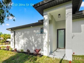 5208-5210 28th St SW in Lehigh Acres, FL - Building Photo - Building Photo