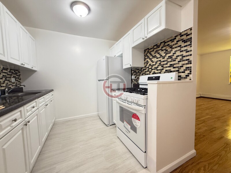 1012 Evergreen Ave in Bronx, NY - Building Photo
