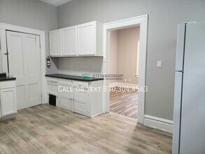 674 Carlysle St in Akron, OH - Foto de edificio - Building Photo