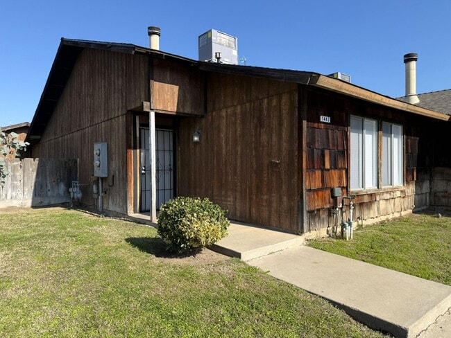 1445-1447 Madison Ct in Merced, CA - Building Photo - Building Photo