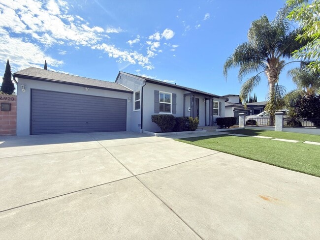 16918 Schoolcraft St in Los Angeles, CA - Building Photo - Building Photo