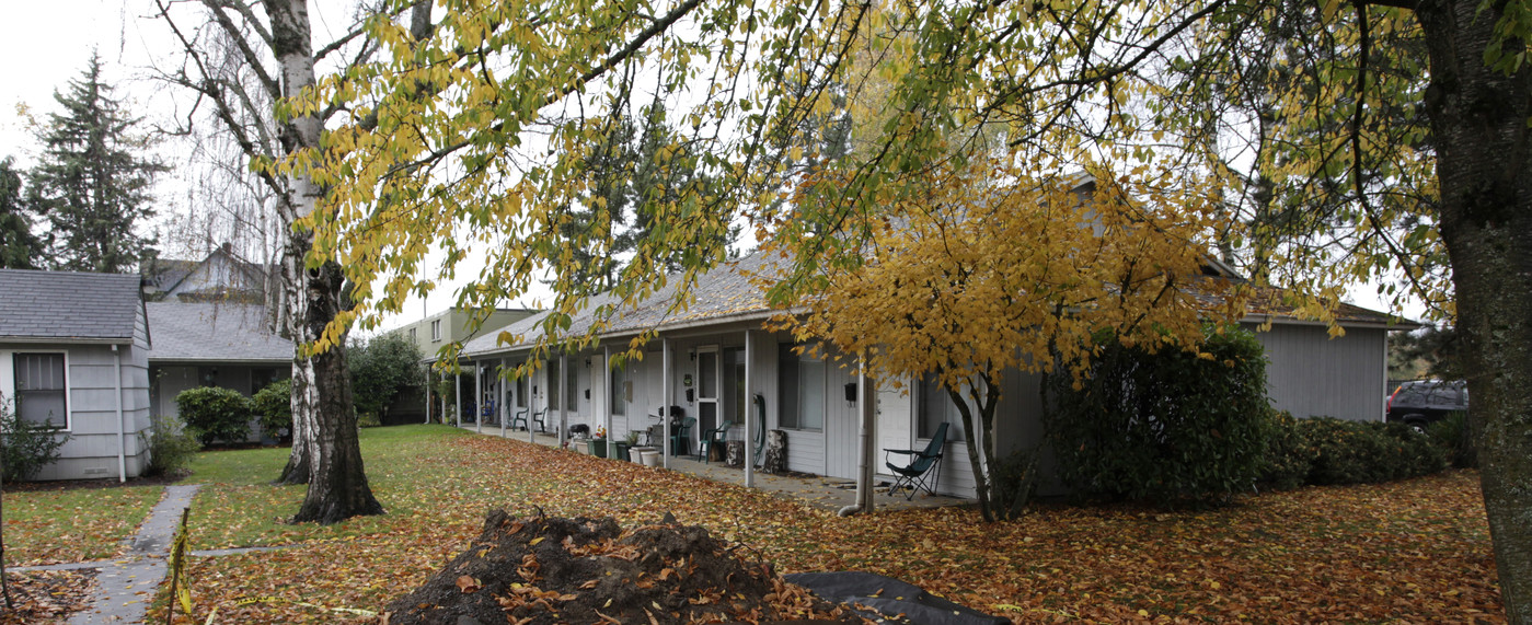 Beaver Court Apartments in Beaverton, OR - Building Photo