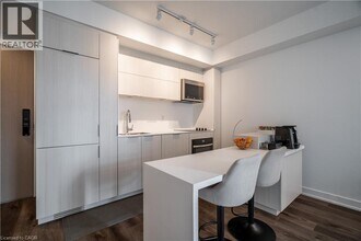 370 Martha St in Burlington, ON - Building Photo - Building Photo