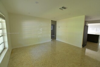 11011 SW 79th Ave in Miami, FL - Building Photo - Building Photo