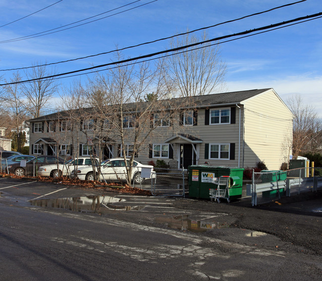 22 Fennell St in Skaneateles, NY - Foto de edificio - Building Photo