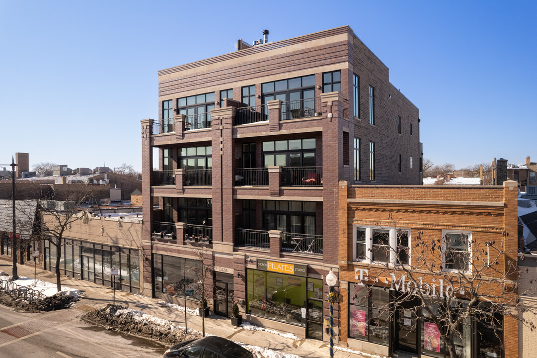 5434 N Clark St in Chicago, IL - Building Photo