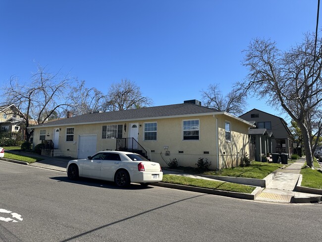 121 Pleasant St in Roseville, CA - Building Photo - Building Photo