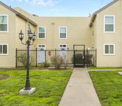 Morning Glory Townhomes in Sacramento, CA - Building Photo - Other