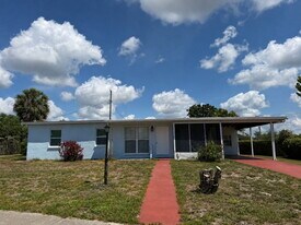 21090 Bersell Ave in Port Charlotte, FL - Building Photo
