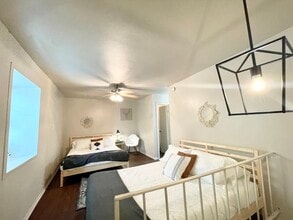 2501 Mission Hill Dr, Unit B in Austin, TX - Building Photo - Building Photo