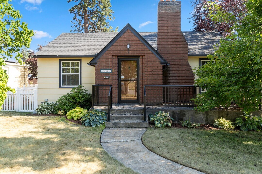 2527 W Walton Ave in Spokane, WA - Foto de edificio