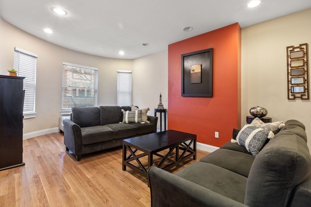 30 Edgerly Rd, Unit 3 in Boston, MA - Building Photo