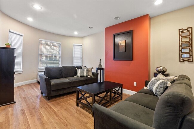 30 Edgerly Rd, Unit 3