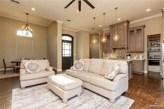 10 W Alteza Dr in Edinburg, TX - Building Photo - Building Photo