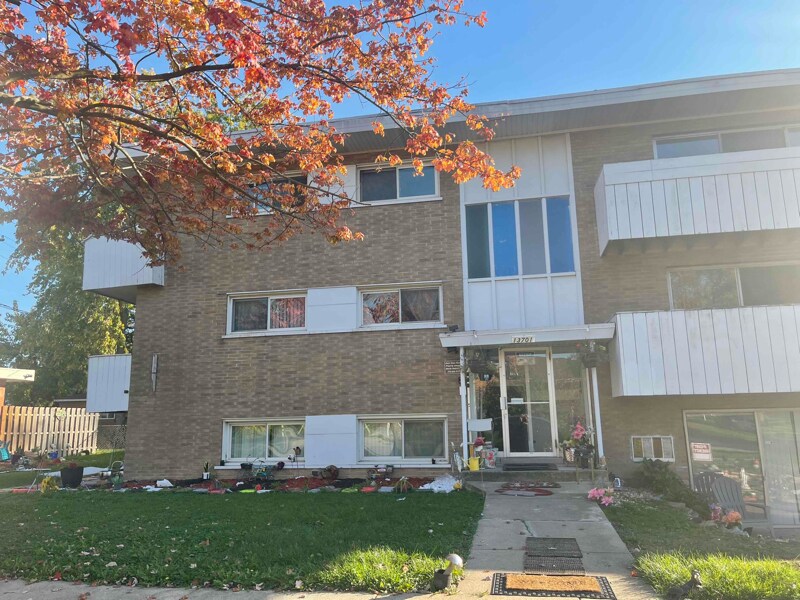 13701 S Atlantic Ave in Riverdale, IL - Building Photo