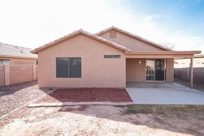 10630 E Emerald Ave in Mesa, AZ - Foto de edificio - Building Photo