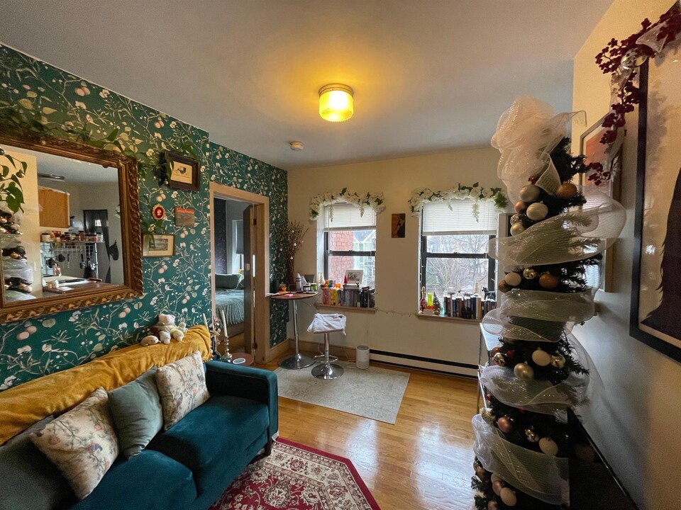 13 Mondamin Ct, Unit 7 in Somerville, MA - Building Photo