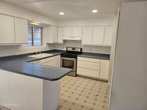 525 S Rogers in Mesa, AZ - Foto de edificio - Building Photo