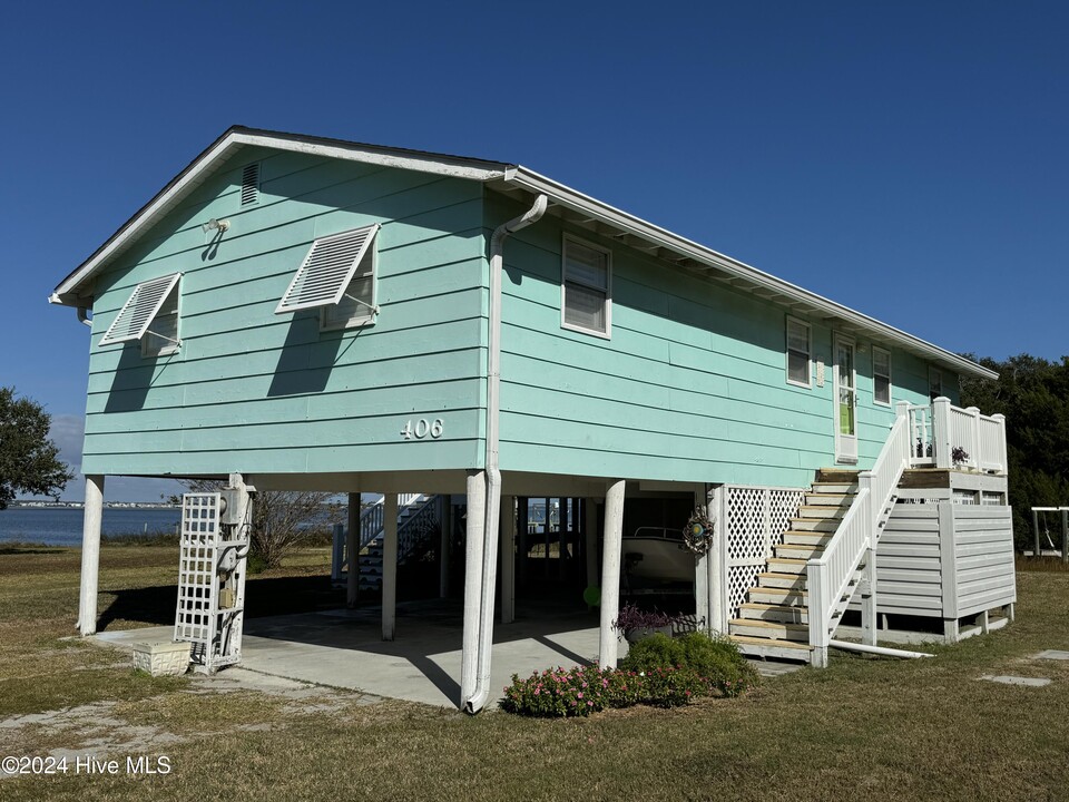 406 W Landing Dr in Emerald Isle, NC - Building Photo