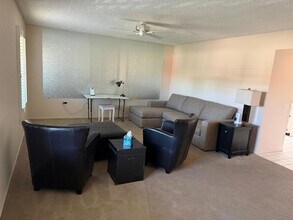 9209 W Glen Oaks Cir N in Sun City, AZ - Foto de edificio - Building Photo