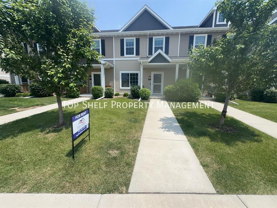 2308 Hazeltine Pl in Norwalk, IA - Building Photo