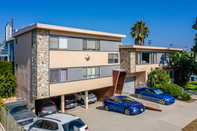 1257 9th St in Santa Monica, CA - Foto de edificio - Building Photo